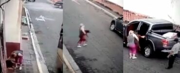 Una donna vede un cane randagio in difficoltà e ferma la sua auto per aiutarlo