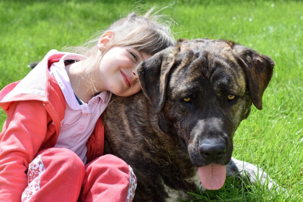 Bambina con cane