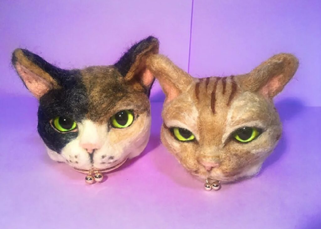 doppia testa di gatto finta