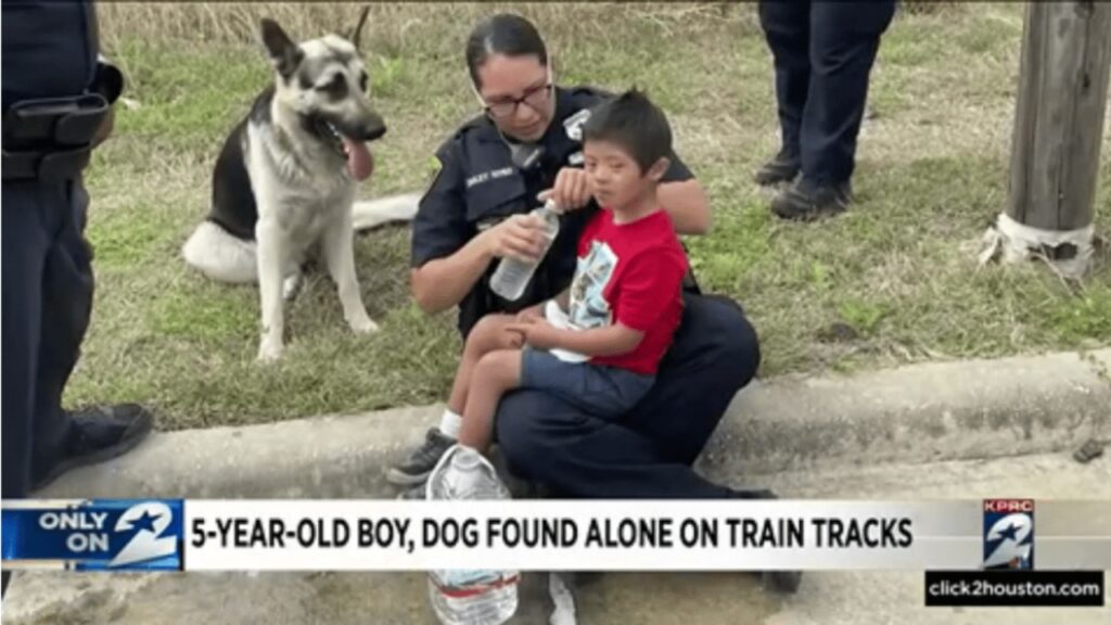 bambino salvato da un cane